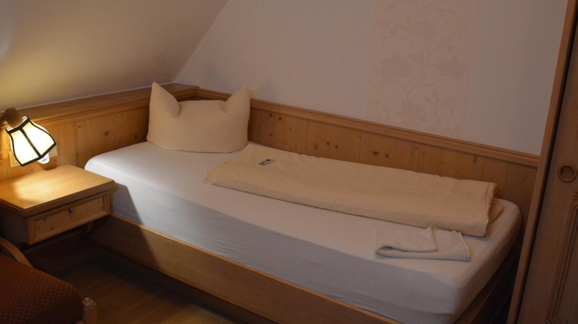 Hotel-Gasthof Zur Rose Weissenhorn Ruang foto