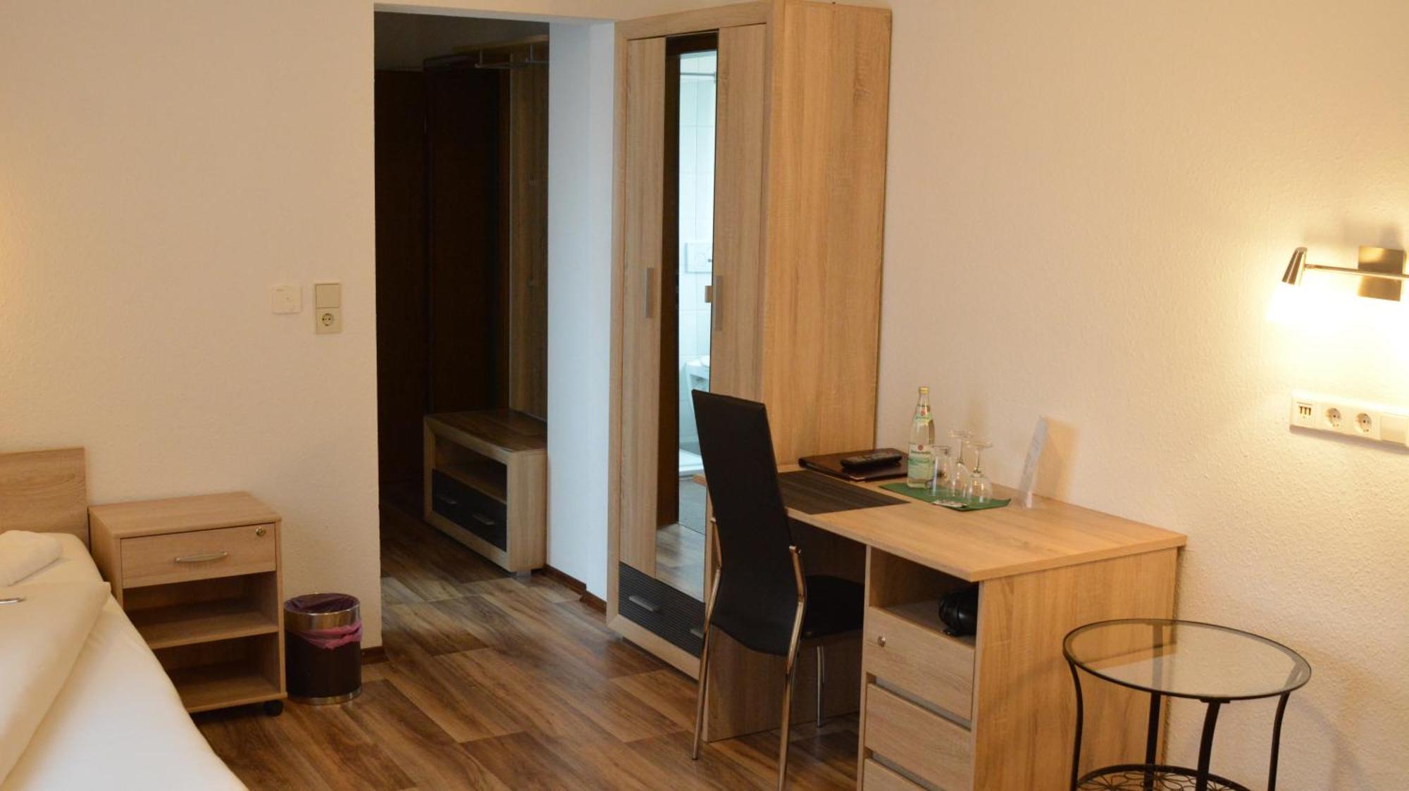 Hotel-Gasthof Zur Rose Weissenhorn Ruang foto