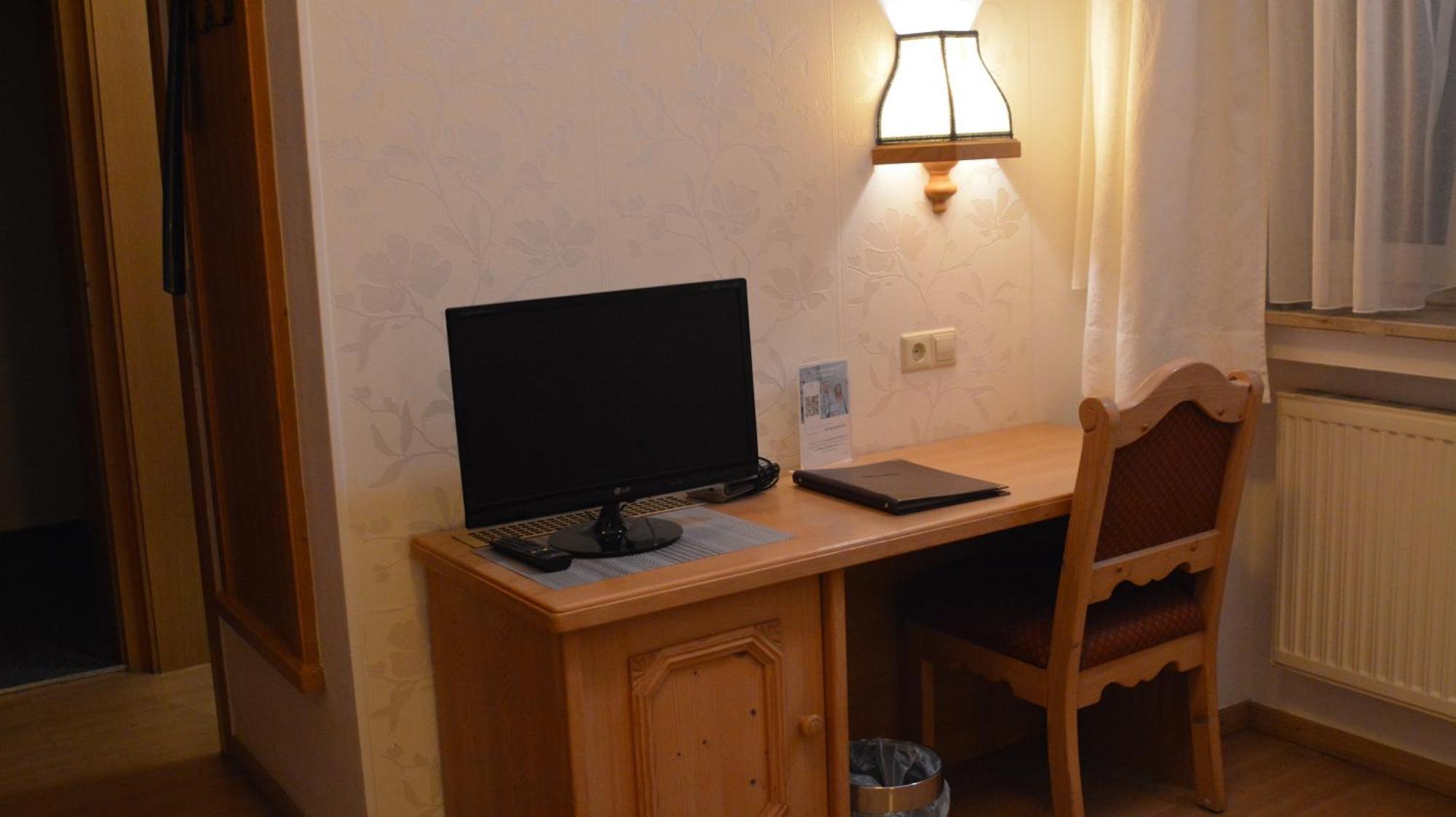 Hotel-Gasthof Zur Rose Weissenhorn Ruang foto
