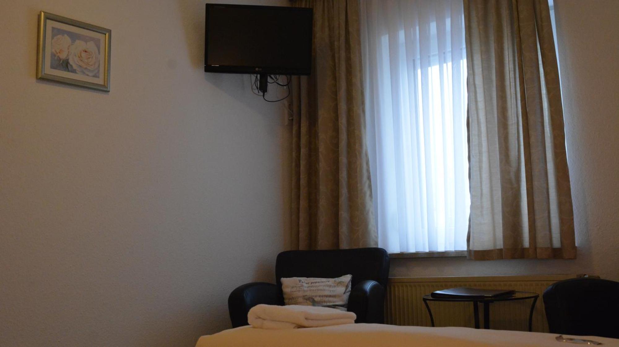 Hotel-Gasthof Zur Rose Weissenhorn Ruang foto