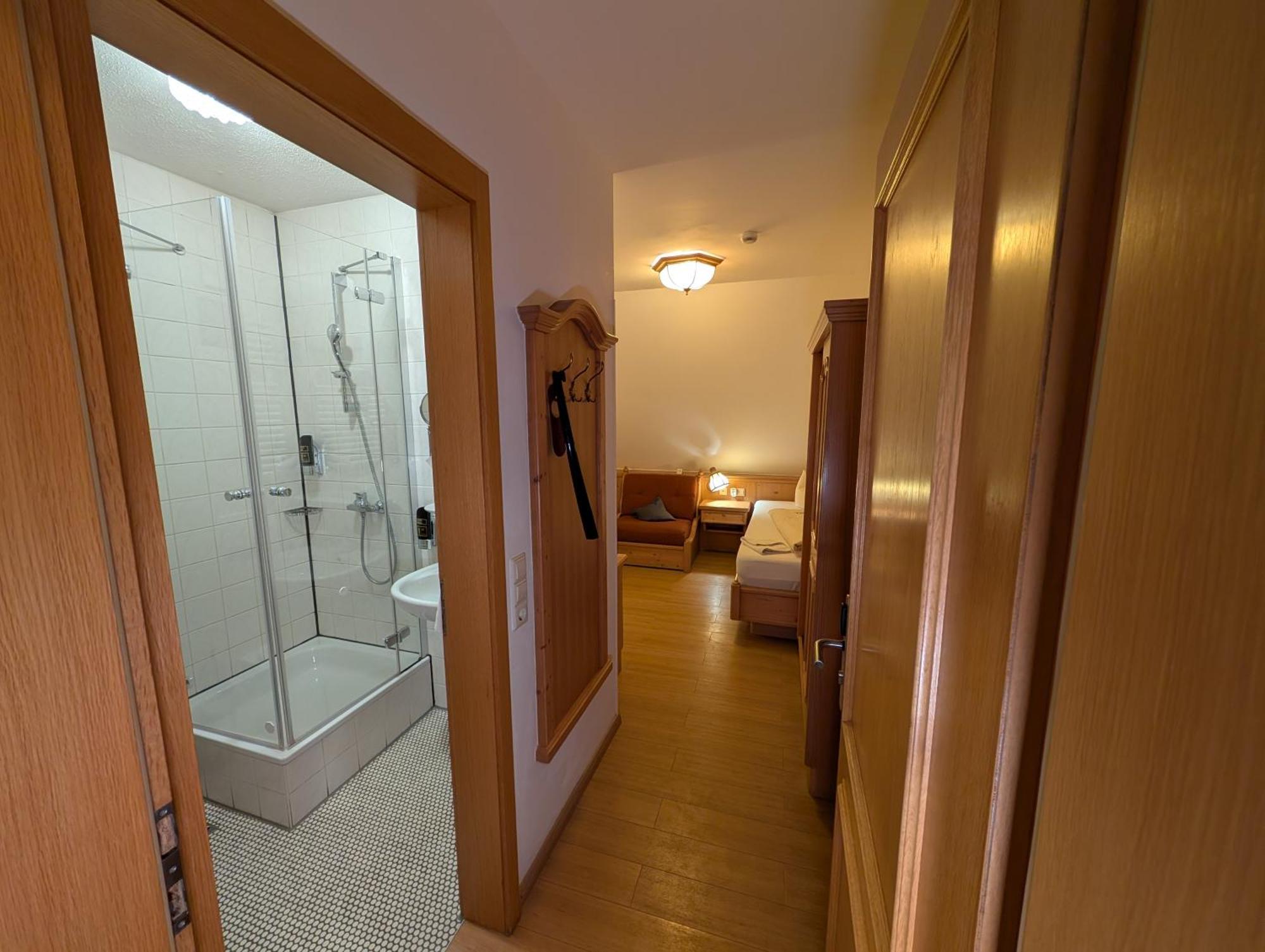 Hotel-Gasthof Zur Rose Weissenhorn Ruang foto