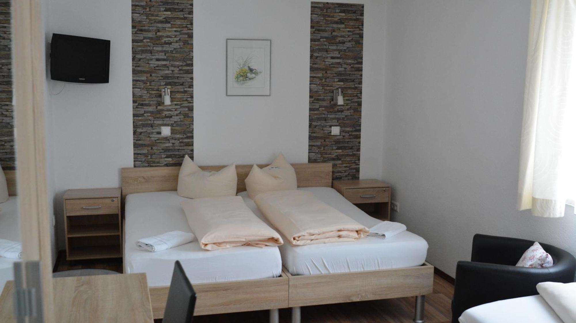 Hotel-Gasthof Zur Rose Weissenhorn Ruang foto