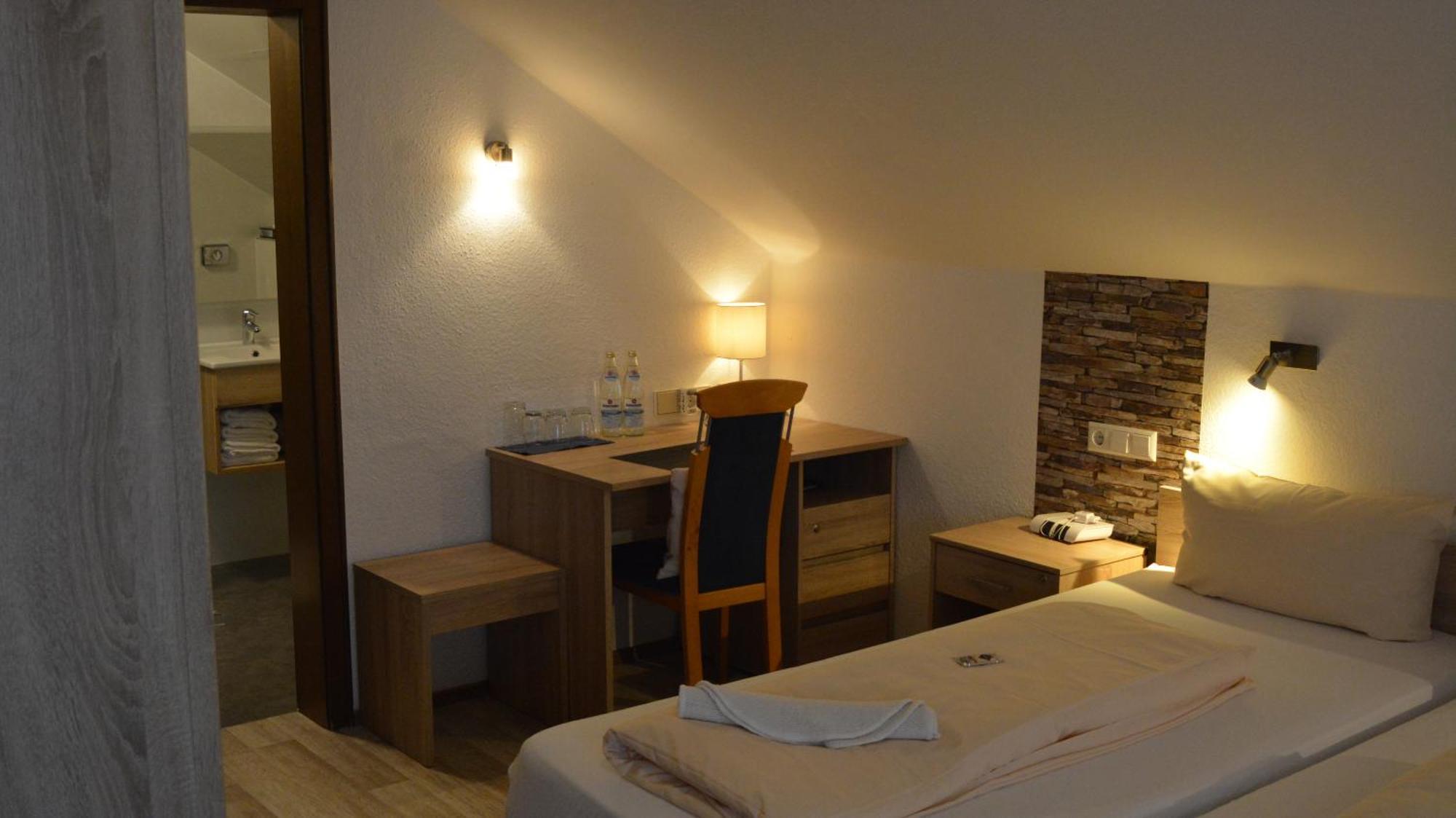 Hotel-Gasthof Zur Rose Weissenhorn Ruang foto