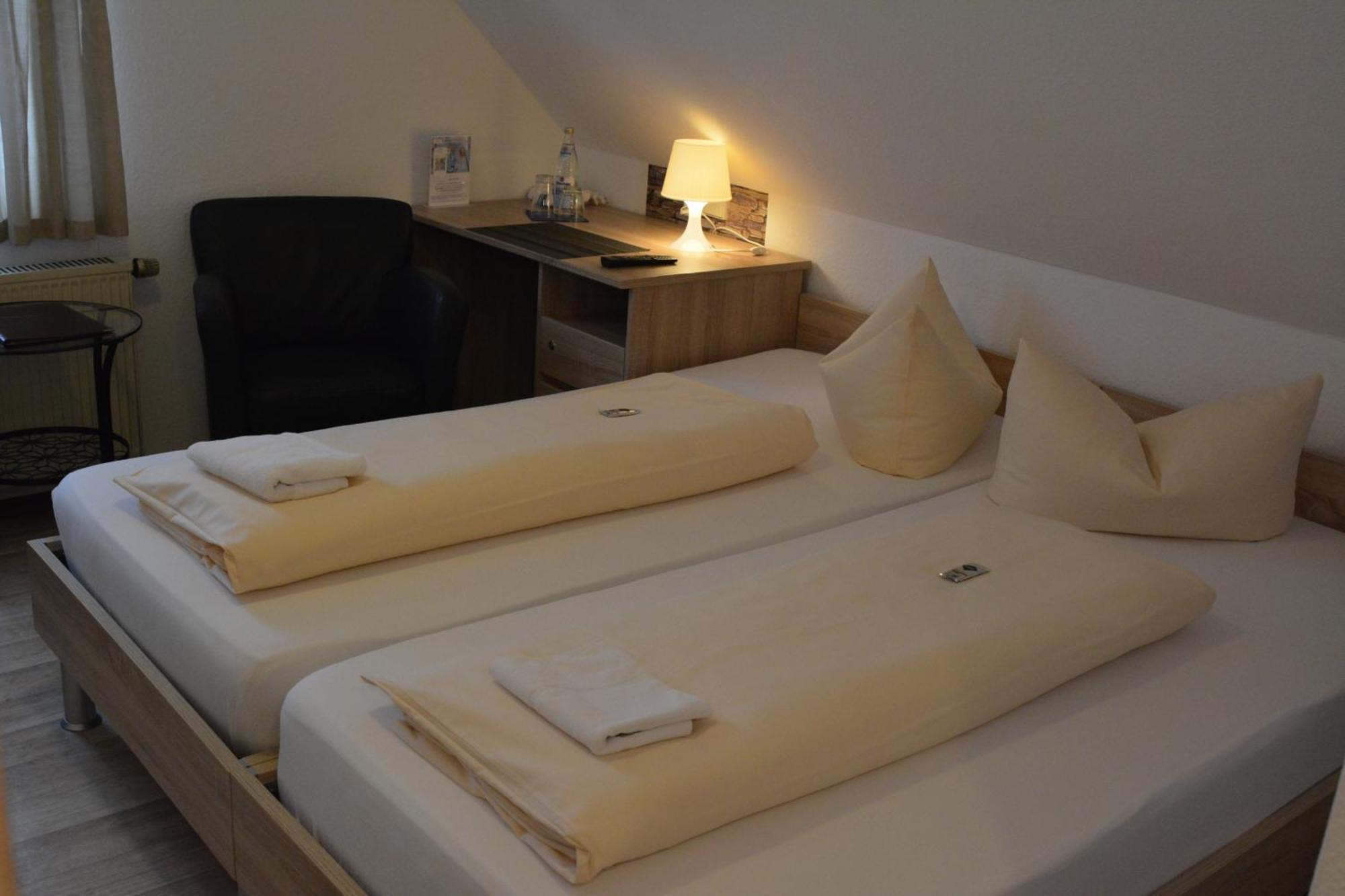 Hotel-Gasthof Zur Rose Weissenhorn Ruang foto