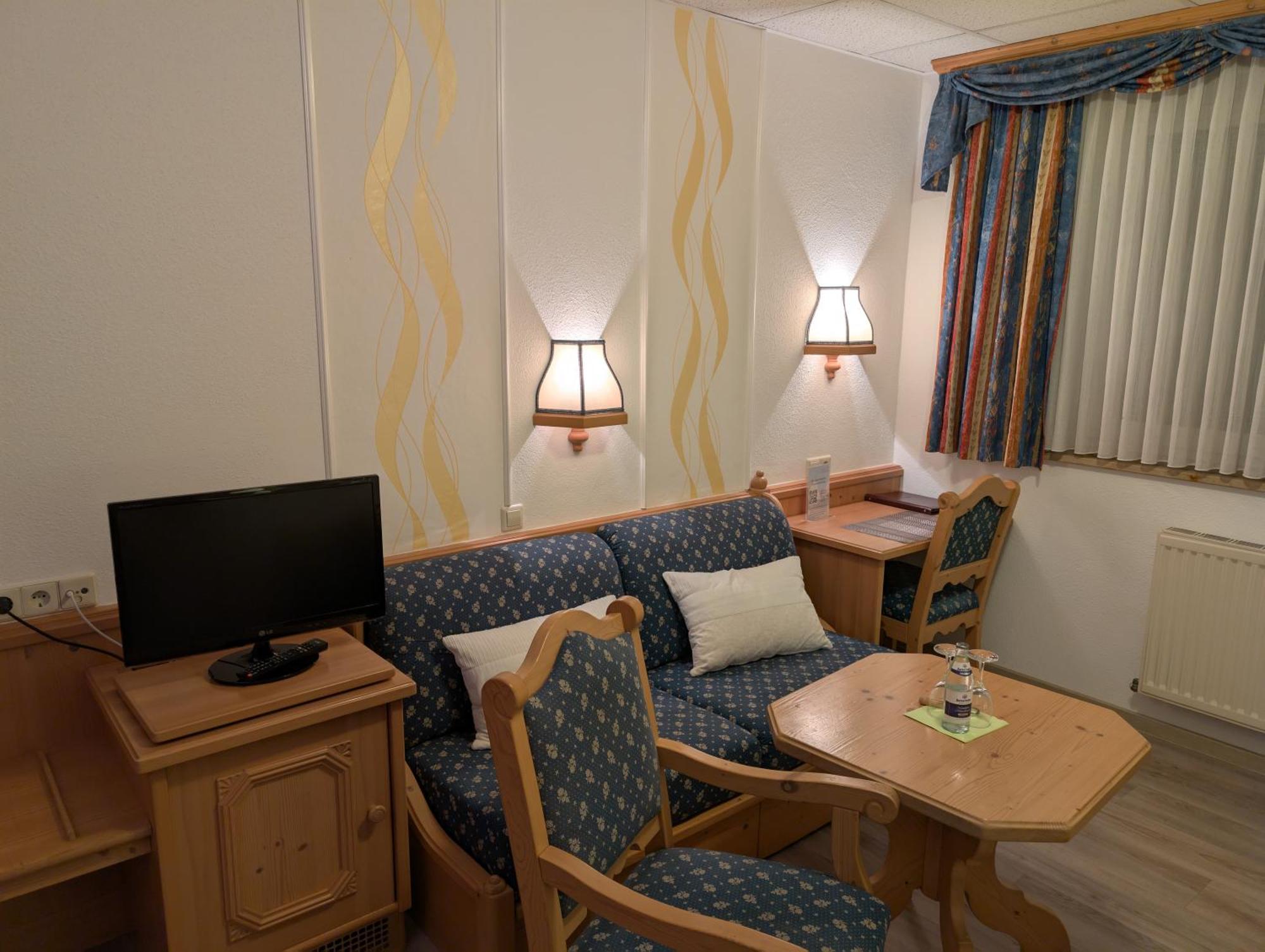 Hotel-Gasthof Zur Rose Weissenhorn Ruang foto