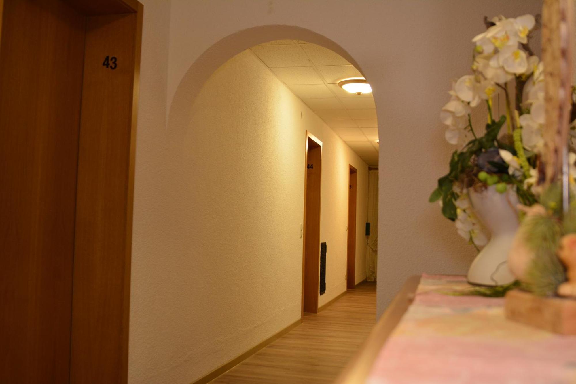 Hotel-Gasthof Zur Rose Weissenhorn Bagian luar foto