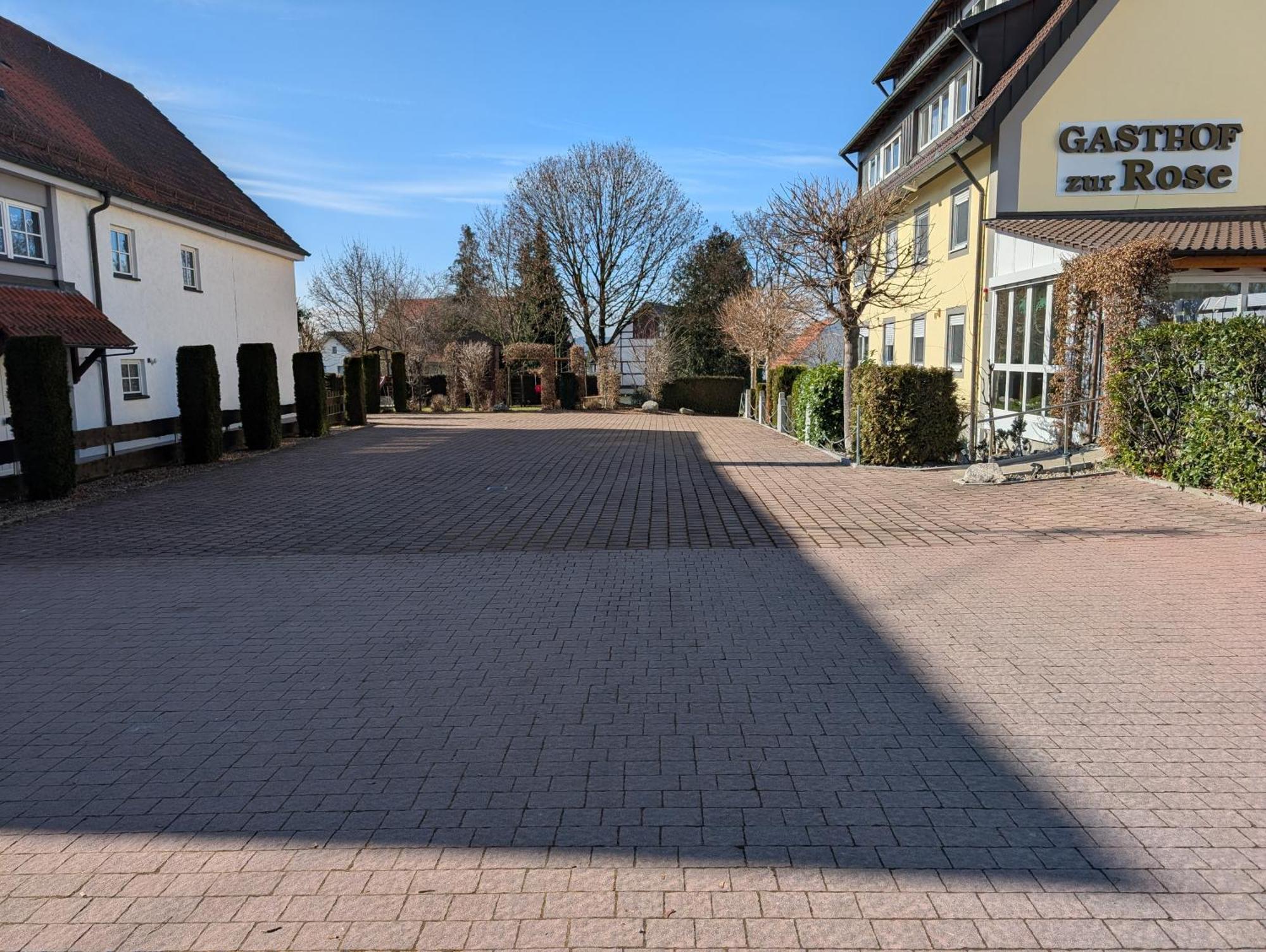 Hotel-Gasthof Zur Rose Weissenhorn Bagian luar foto